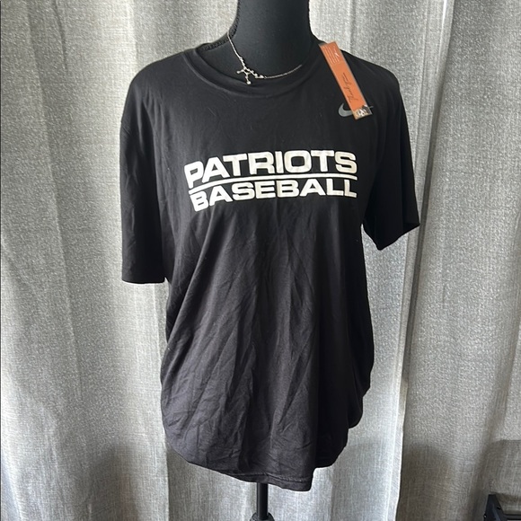 Nike Black Short Sleeve Tee for Effortless Style - Picture 1 of 4